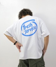 フレッシュサービス/FreshService　CORPORATE PRINTED S/S TEE “inside”（全3色）