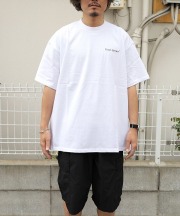 フレッシュサービス/FreshService　CORPORATE PRINTED S/S TEE “TM”（全3色）