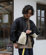 イッチ/ITTI    HERRIE KINCHAKU POUCH - PM / SHIRO