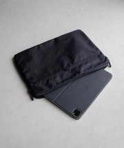 美品！モノリス/MONOLITH PC CASE パソコンケース　クラッチバッグ PC CASE STANDARD 13 BLACK | STANDARD | PRODUCTS | MONOLITH