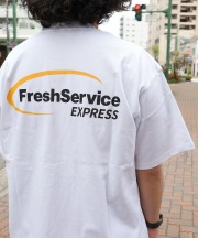 フレッシュサービス/FreshService　CORPORATE PRINTED S/S TEE "DISPATCH"（全2色）