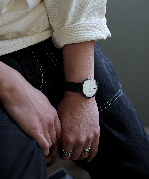 サザレ/Sazare    SK01 / SS BLACK HONING FINISH / WHITE DIAL / BLACK SHEEP SKIN LETHER