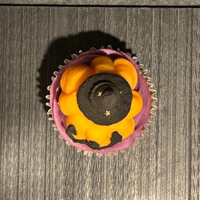 ハロウィンカップケーキ（上から）