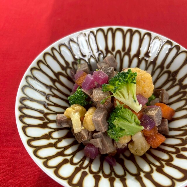 豚舌スモークと柿のマリネ