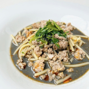黒ごま坦々麺