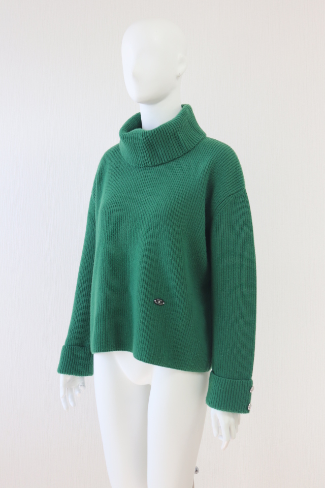 2023年モデル☆Reneルネ パールボタン付き タートルネックニット Rene（ルネ） 袖パールタートルネックウールセーター 6332500