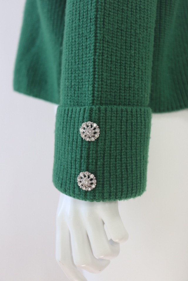 2023年モデル☆Reneルネ パールボタン付き タートルネックニット Rene（ルネ） 袖パールタートルネックウールセーター 6332500