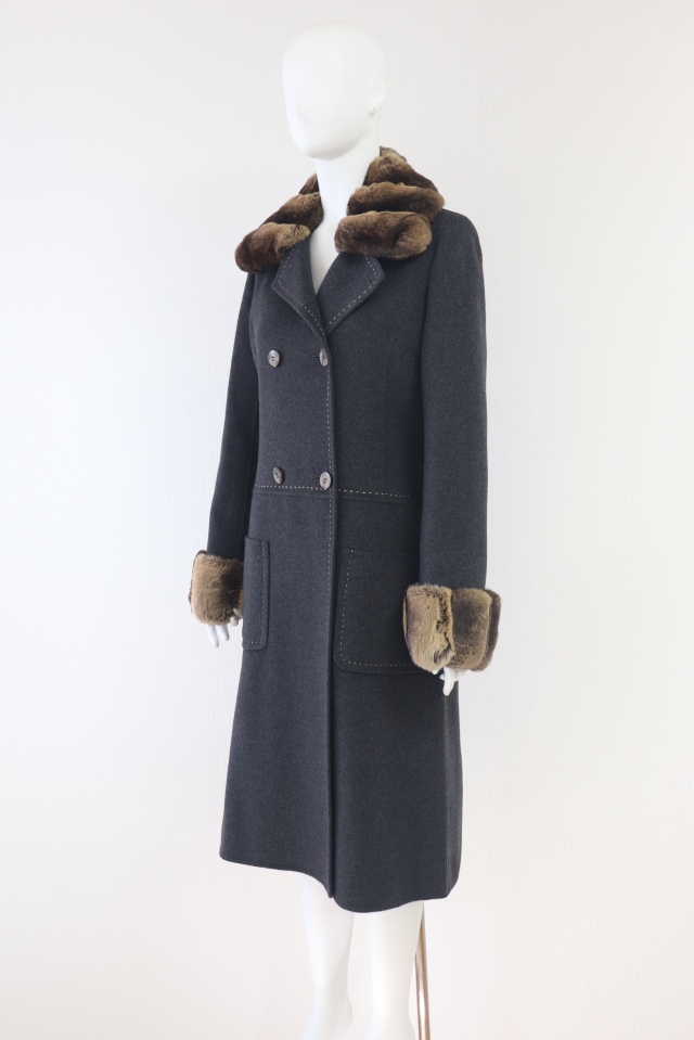 新品同様！FOXEYカシミアチンチラロングコート フリー R ene FOXEY BOUTIQUE(フォクシー） チンチラファーカシミアステッチコート 18523