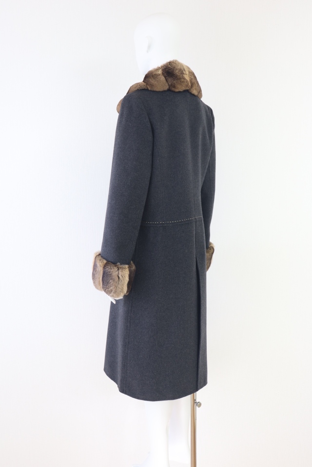 フォクシー◆カシミヤ100%高級コート　美品（希望された方にチンチラファー） FOXEY BOUTIQUE(フォクシー） チンチラファーカシミアステッチコート 18523