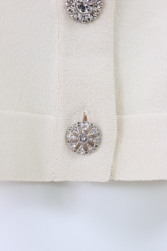 美品✨フォクシーデイジーリン ダブルストーンカーディガン ビジュー 長袖 40 DAISY LIN(デイジーリン） Jewelry ビジューボタンカーディガン