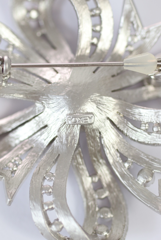 FOXEY BOUTIQUE(フォクシー） リボンブローチ