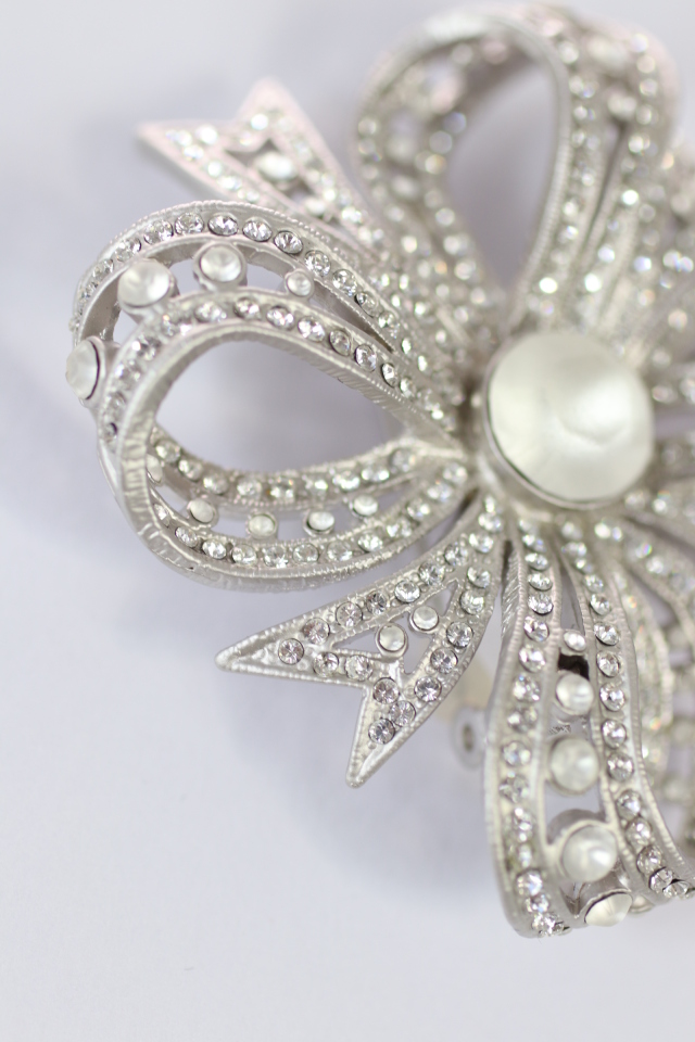 FOXEY フォクシー パール付きリボンブローチ ラインストーン アンティーク FOXEY BOUTIQUE(フォクシー） リボンブローチ