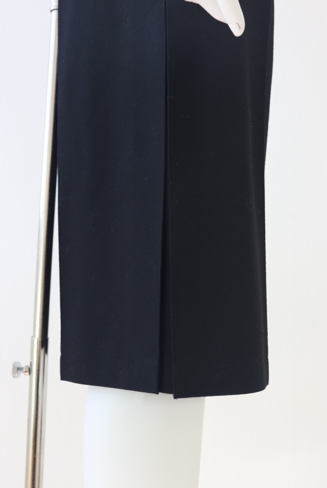 良品 Rene ルネ　キュロット ハーフパンツ　ネイビー　綺麗め　34 Rene（ルネ） ウールサイドタックハーフパンツ 6045150