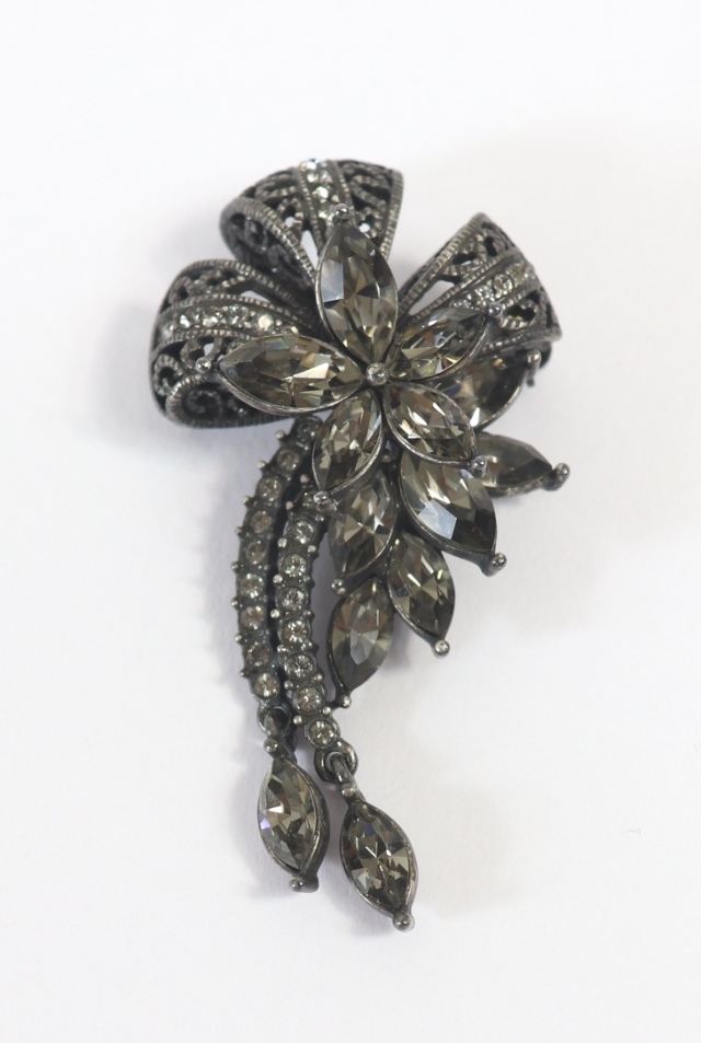 FOXEY BOUTIQUE(フォクシー） アンティーク調フラワーブローチ