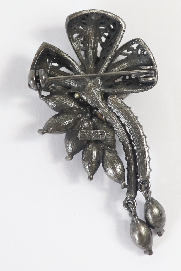 FOXEY BOUTIQUE(フォクシー） アンティーク調フラワーブローチ