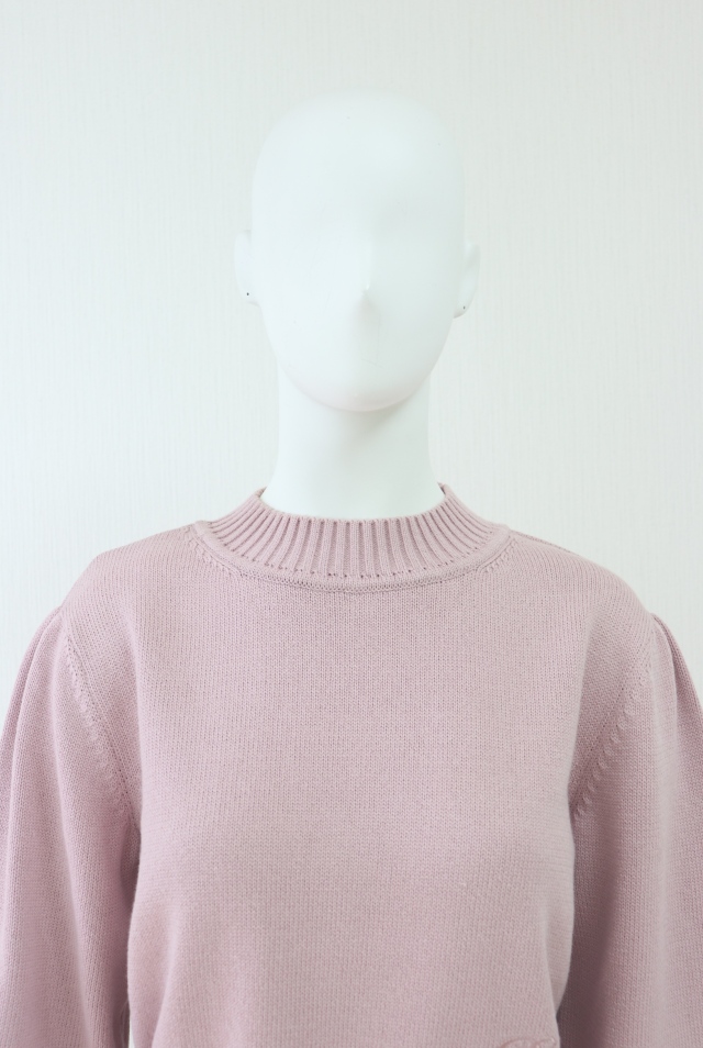 未使用タグ付き✨2023 Rene ルネ ニットトップス パール ロゴプレート Rene（ルネ） ハイネックバルーンスリーブニットトップス 6132220