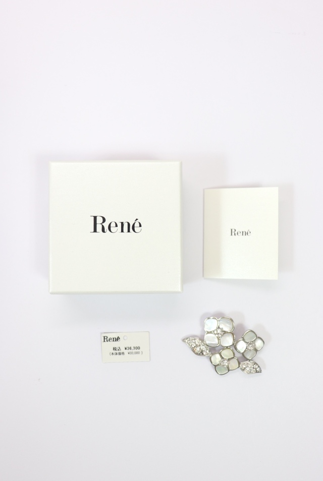 Rene（ルネ） 白蝶貝シェルフラワーブローチ