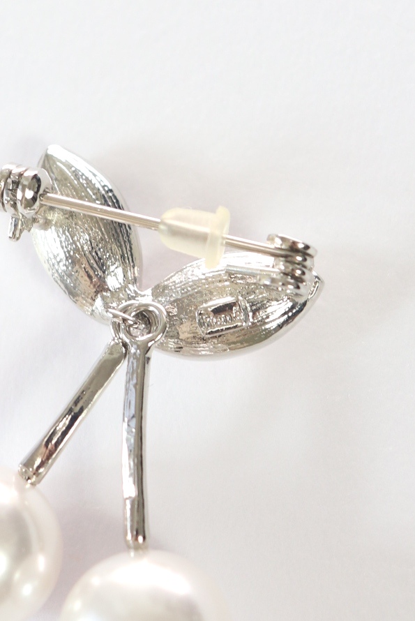 新品未使用　Rene ブローチ Rene（ルネ） さくらんぼブローチ