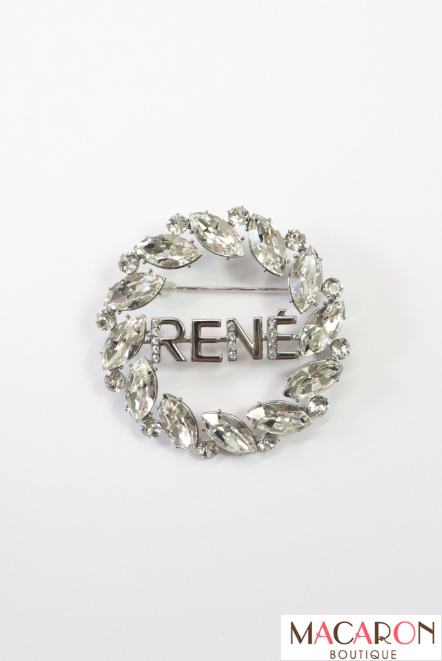 Rene（ルネ）　RENEロゴクリスタルブローチ　