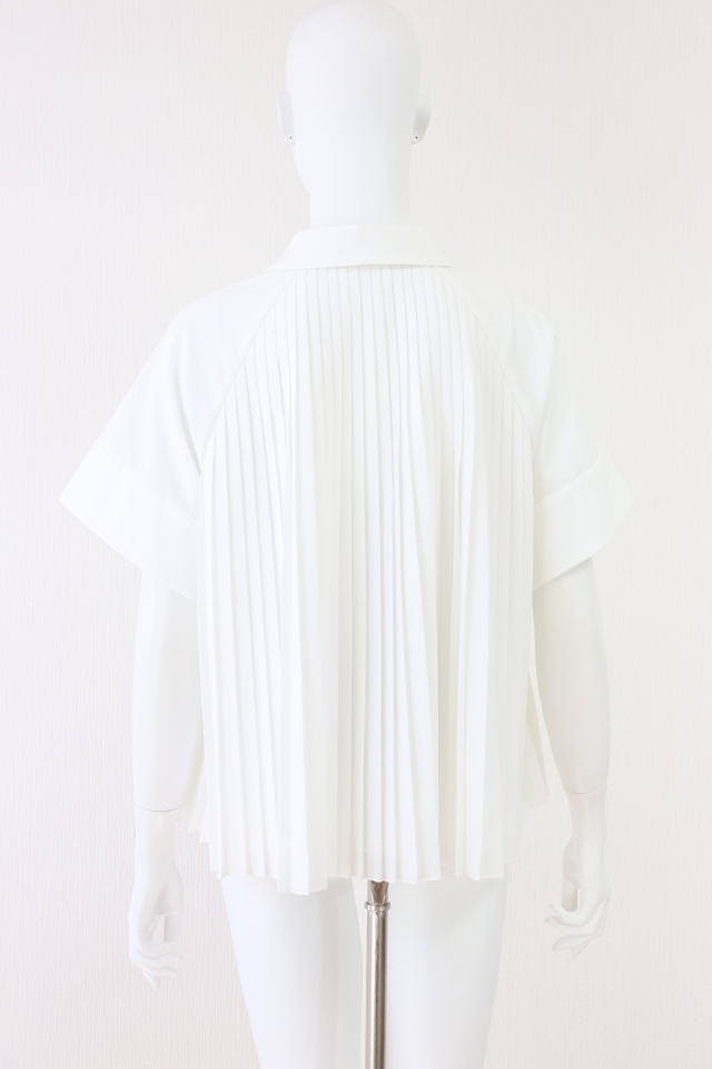 フォクシー新品プリーツブラウス白FOXEY FOXEY BOUTIQUE(フォクシー) Modern Plisse 後ろプリーツ