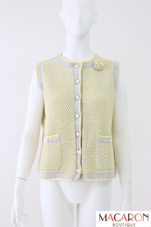 Rene（ルネ）　コサージュ付ニットベスト　6322430