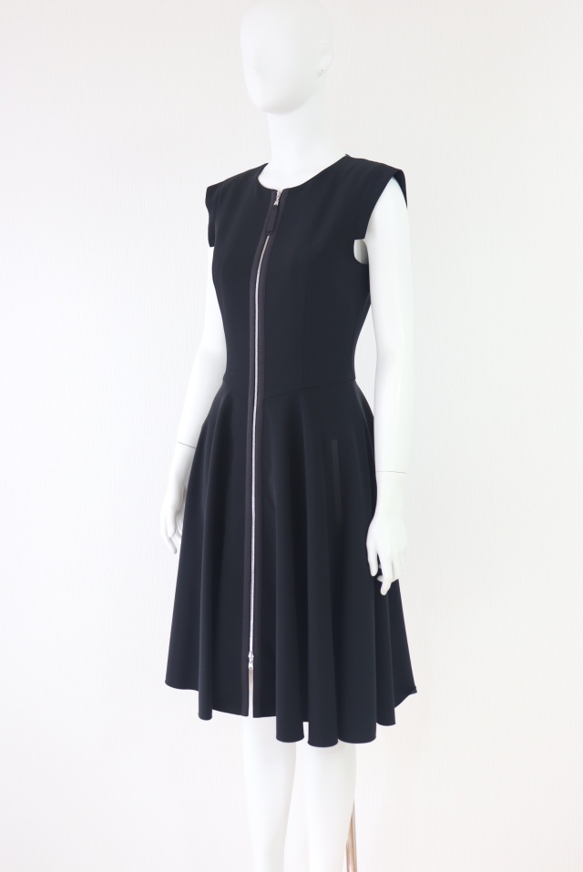 FOXEY NEWYORK(フォクシー） ジップアップフィット＆フレア