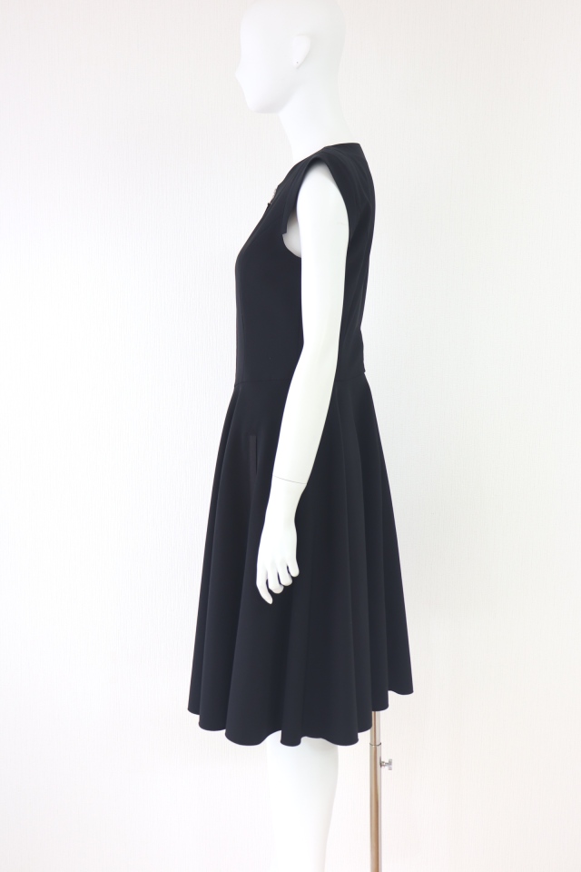 希少稀な FOXEY ジップアップフィット＆フレア NEWYORK(フォクシー） ワンピース