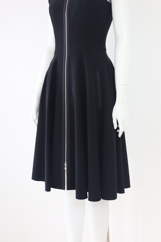 FOXEY NEWYORK(フォクシー） ジップアップフィット＆フレア