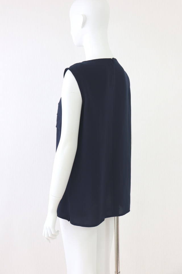 新品◆Rene ルネ◆ブラウス ノースリーブシャツ 黒系 36号 Mサイズ 花 Rene（ルネ） テントウムシ刺繍ノースリーブブラウス 6011020