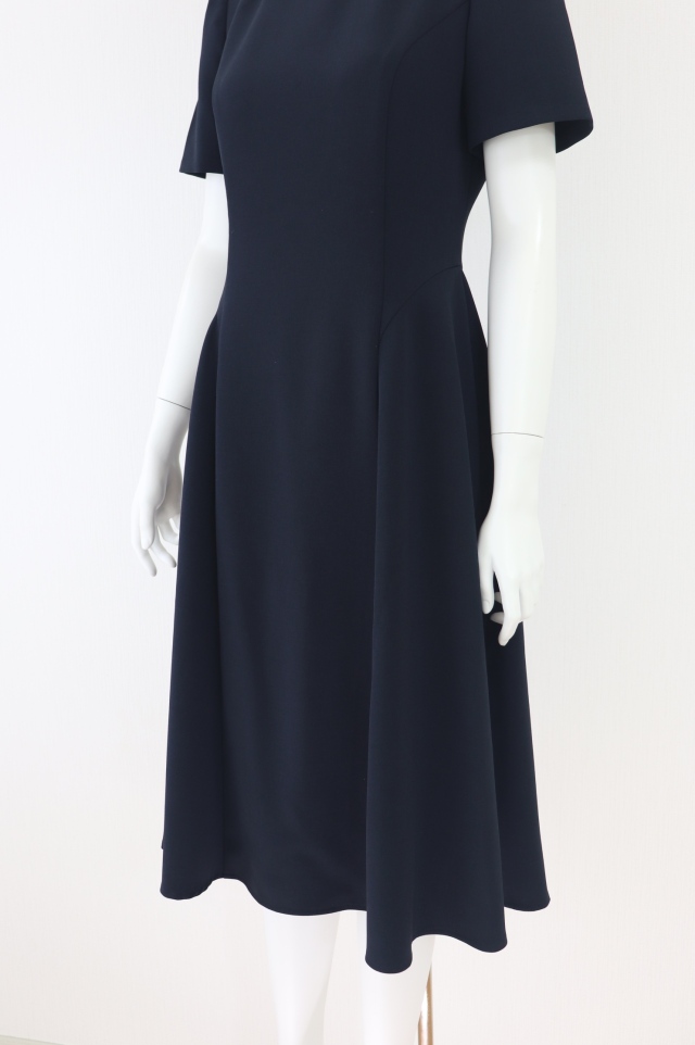 美品✨ Rene ルネ リボンモチーフ　タックフレアーワンピース　ネイビー　M Rene ルネ フレアワンピース ドット 付属品 リボン付き - メルカリ