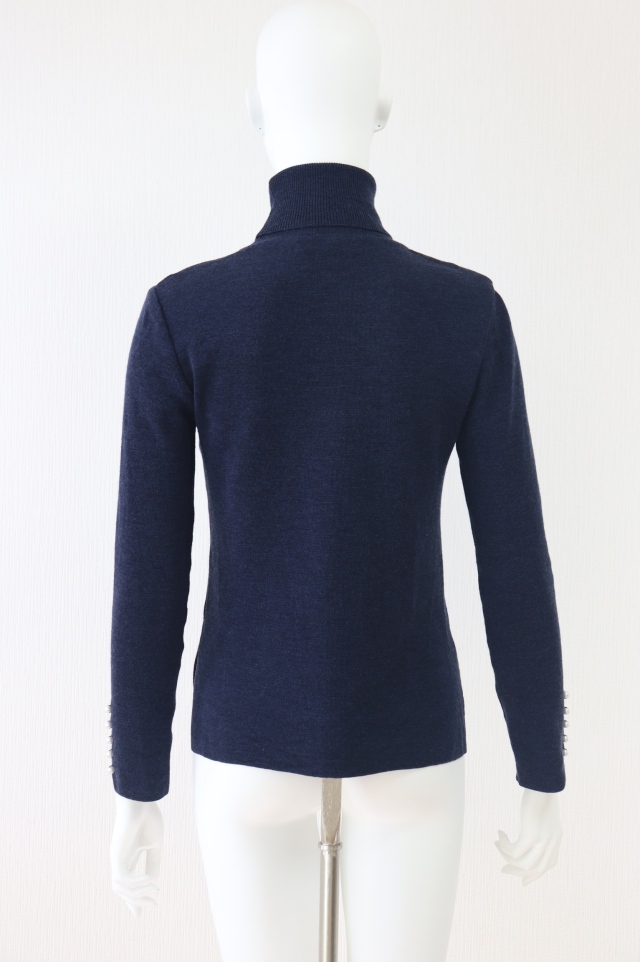 2023年モデル☆Reneルネ パールボタン付き タートルネックニット Rene ルネ タートルネックニット セーター パールボタン ホワイト 34