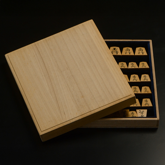 彫将棋駒　本黄楊（御蔵島黄楊）　淇洲　秀楽作