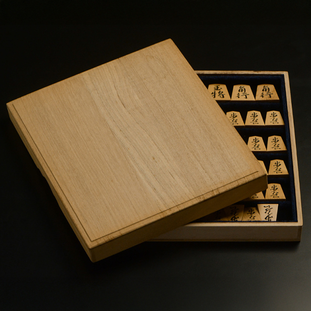 彫将棋駒　本黄楊（御蔵島黄楊）　王義之　秀楽作