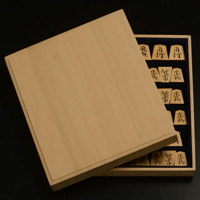 彫将棋駒　本黄楊（御蔵島黄楊）魚龍　秀楽作