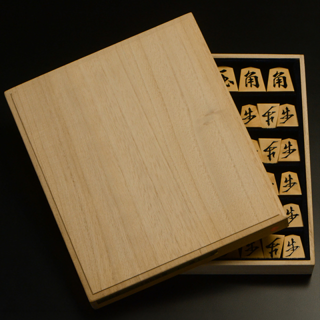 盛上将棋駒　本黄楊（御蔵島黄楊）柾目　魚龍　宗月作 W