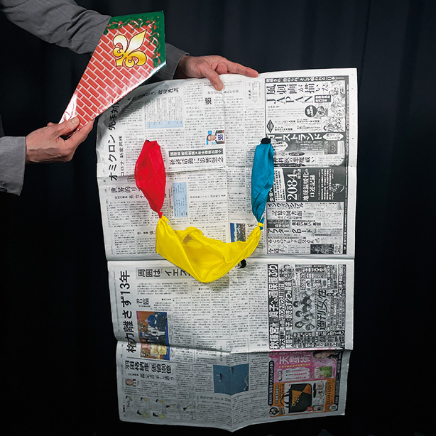 S8865 新聞からシルクの出現と飛行（特上品）