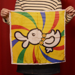 S8571 デザインシルク「アヒルとウサギ」（特上品）約45cm角