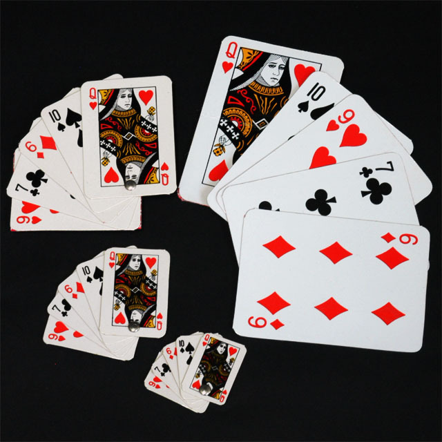 C5211 小さくなるトランプ