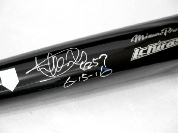 イチロー直筆サイン4257及び世界安打記録日付書込み試合モデルバット