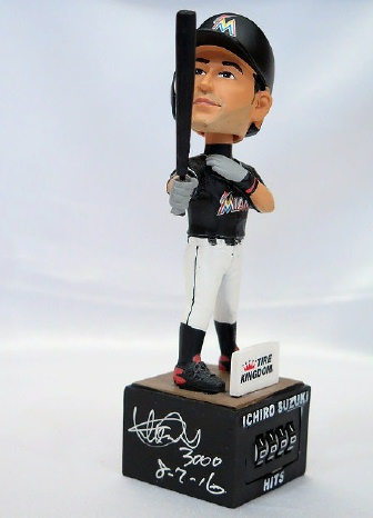イチロー直筆サイン3000本達成日書込み2016年配布バブルヘッド人形
