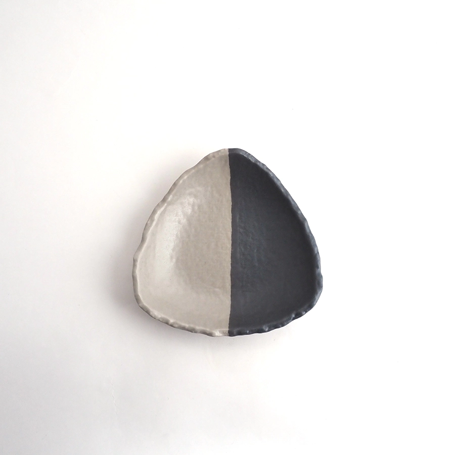 三角皿 中 / maison line / 瀬戸焼