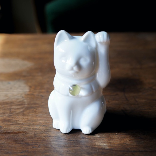 セミオーダーできる招き猫】m.m.d. / Jeramic cat / 4月の誕生石「水晶  