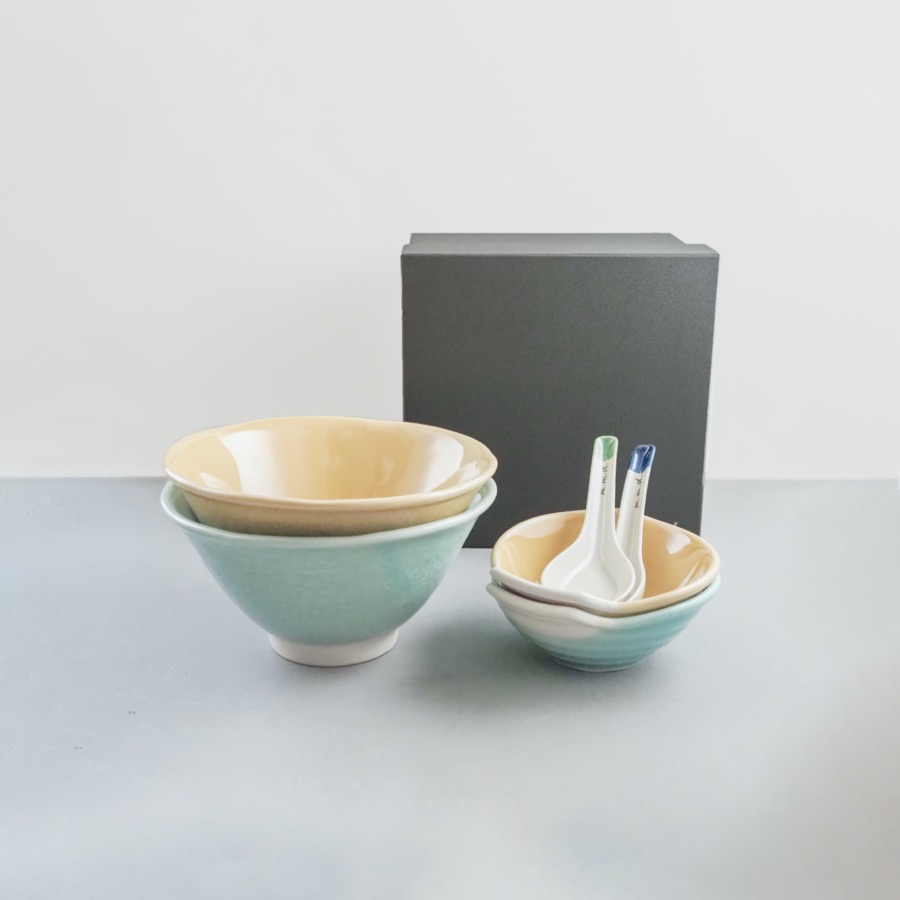 「しっかり食べてね」ラーメンどんぶり・れんげ・とんすいのペアセット / true colors line / 熨斗・ギフトボックス付き / 瀬戸焼