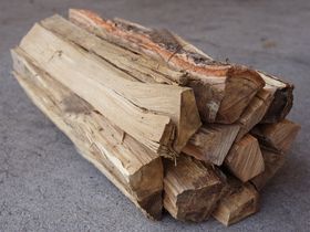 ストーブ用　生材（未乾燥薪）　中小割　450kg