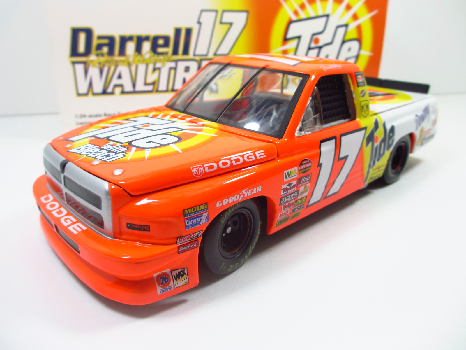 1/24   #17 DARRELL WALTRIP / TIDE/ 2002 DODGE RAM  SUPER TRUCK　24-68