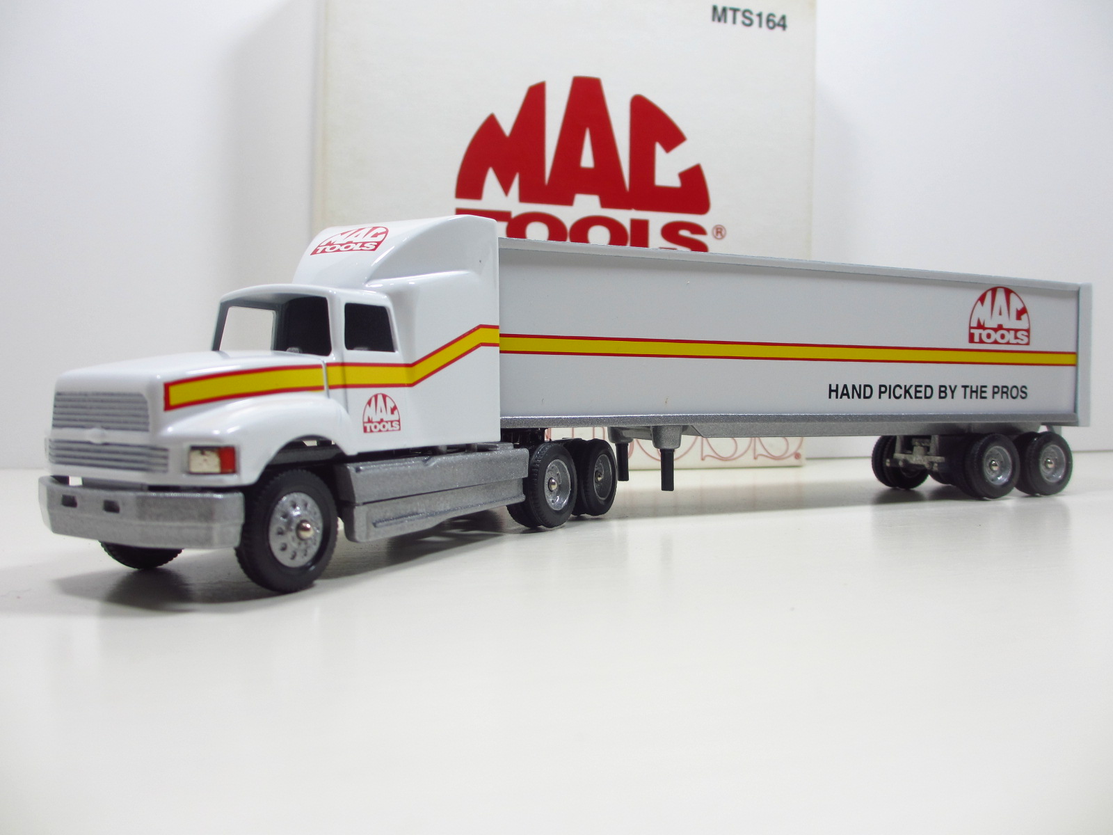 1/64　Winross　 MAC TOOLS　 W/TRAILER 　64-37