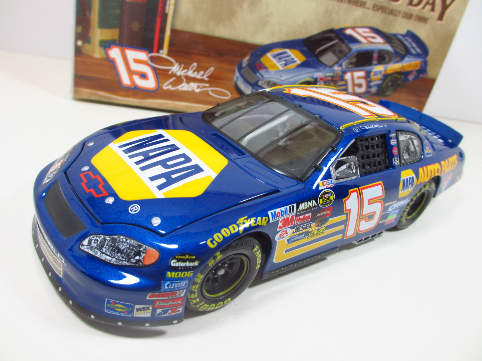 1/24 ACTION  2004　MICHAEL WALRTIP　#15　NAPA　Chevy Monte Carlo 24-115