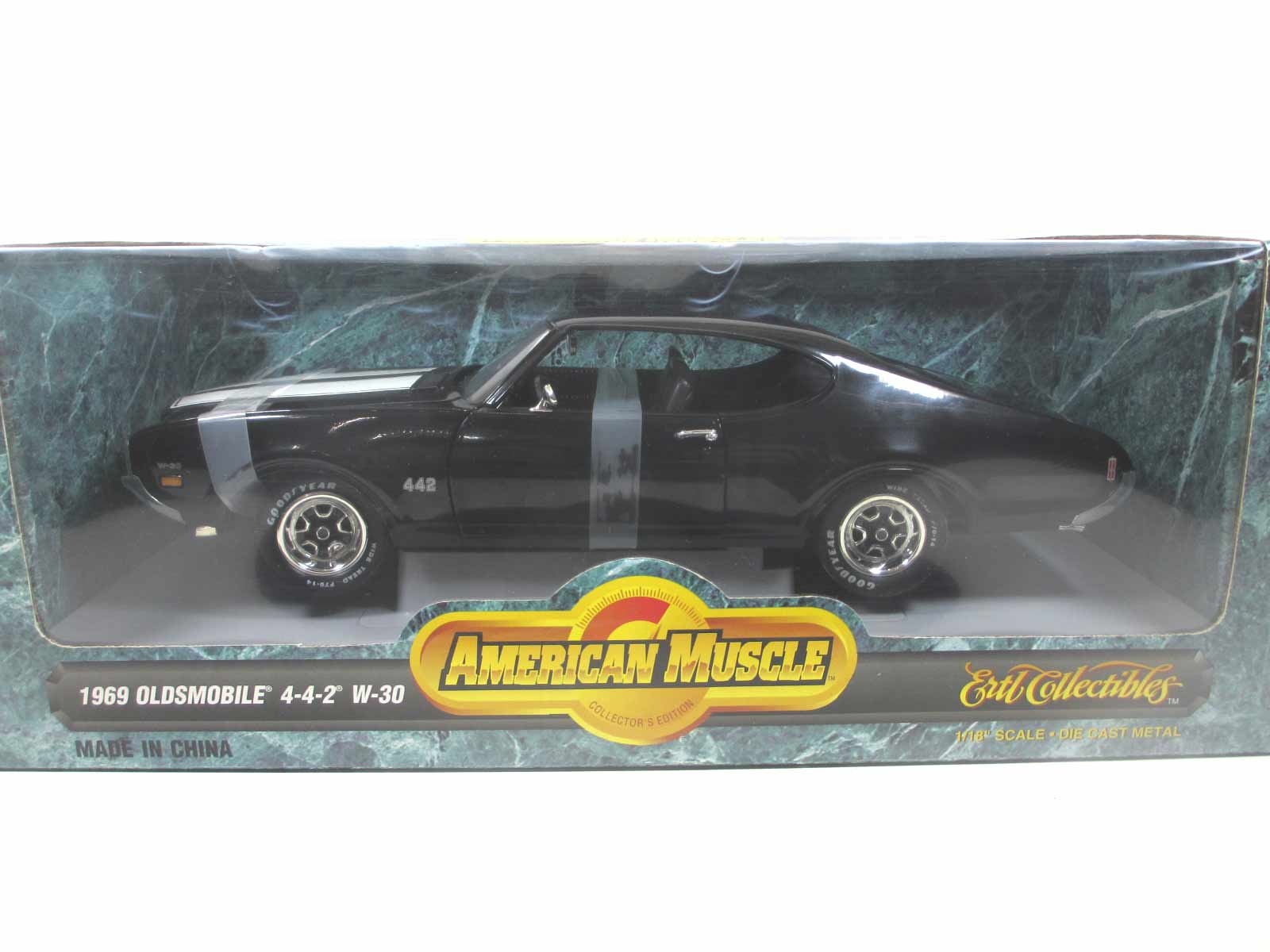 1/18  ERTL 1969　 Oldsmobile "4-4-2"　W-30　オールズ　モービル 18-168