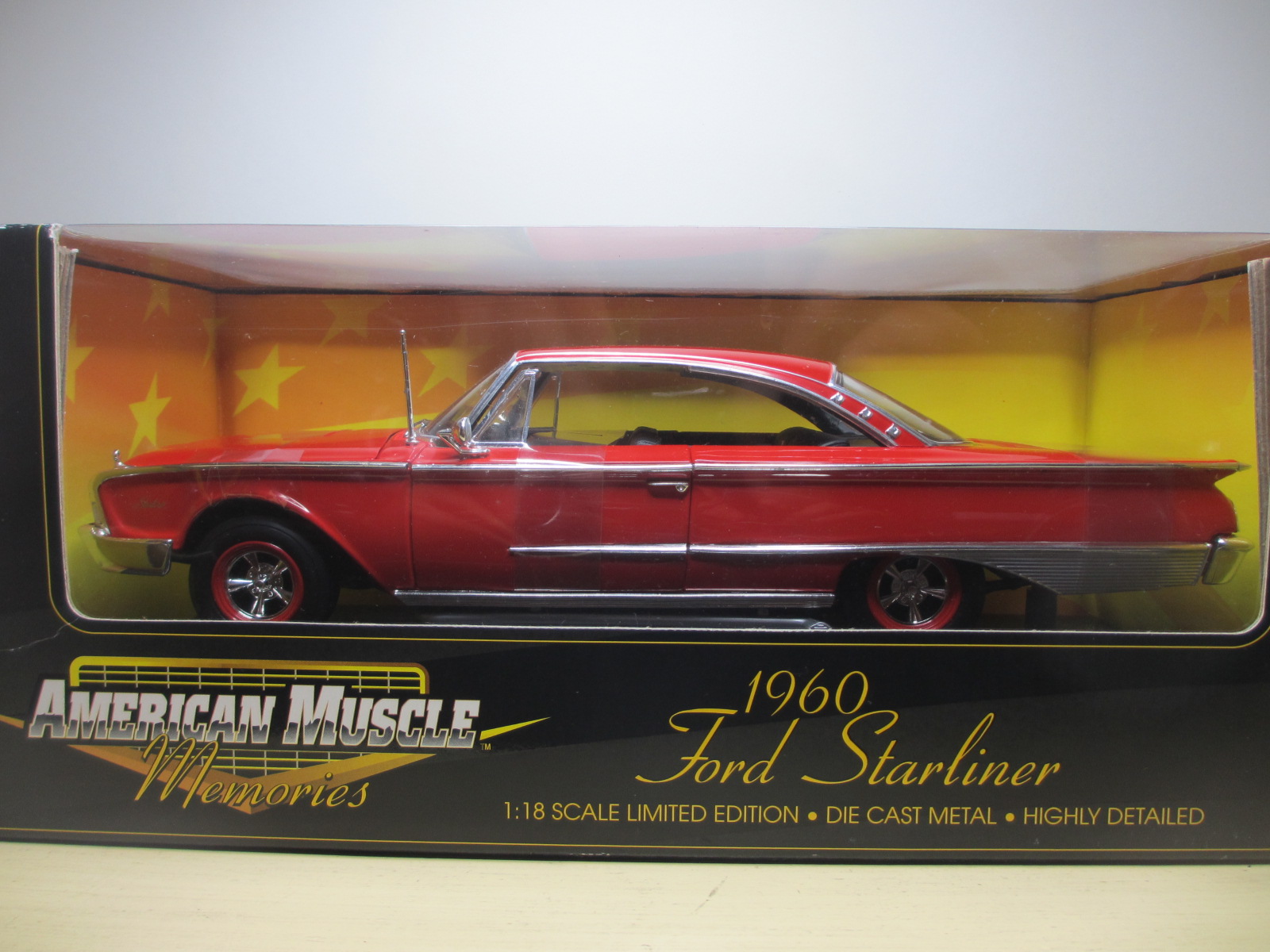 1/18 ERTL　1960 Ford Starliner フォード スターライナー   18-200