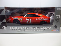 1/18  ERTL　1969 Dodge Daytona #71 Bobby Isaac　K&K　　18-143